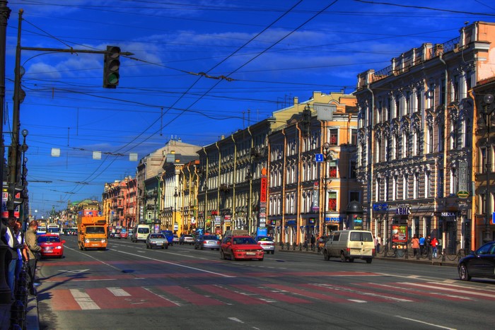 Street scene in St. Petersburg with traffic
