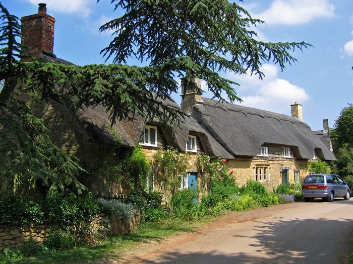 Thatched cottages in the United Kingdom