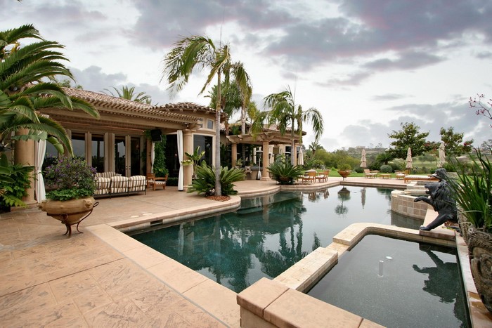 Luxury House with Pool in Rancho Santa Fe, California