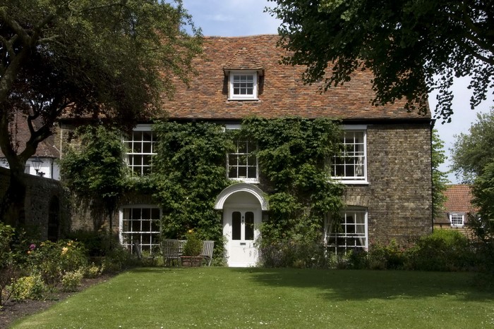 English House with Garden
