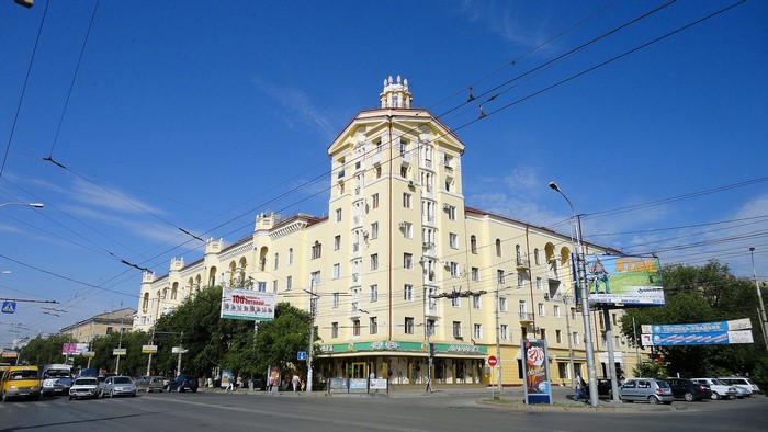 Yellow apartment building in Volgograd, Russia