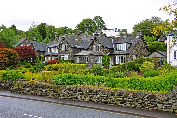 Stone houses with gardens in the United Kingdom