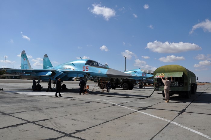 Sukhoi Su-34 fighter jets refueling