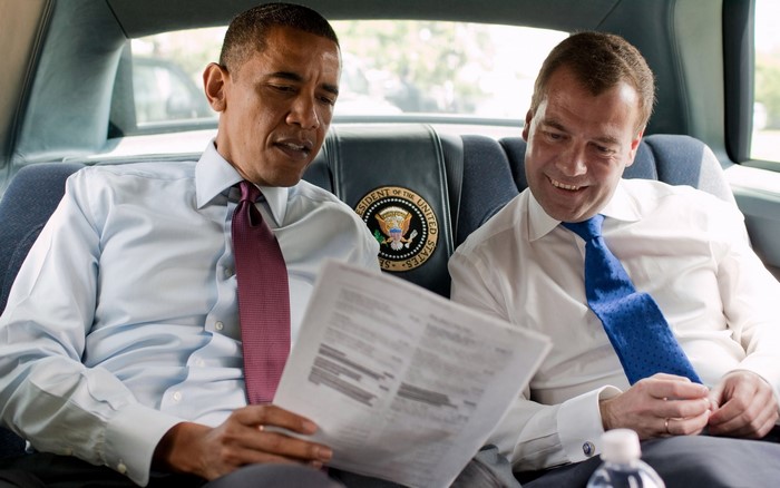 Barack Obama and Dmitry Medvedev in a car