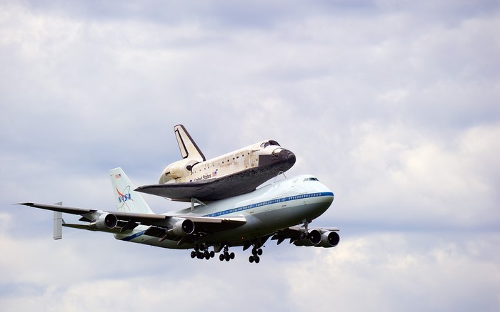 Space Shuttle Discovery on a Boeing 747