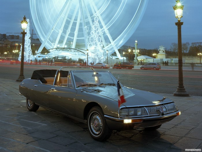 Citroen SM Presidentielle 1972 convertible car in Paris