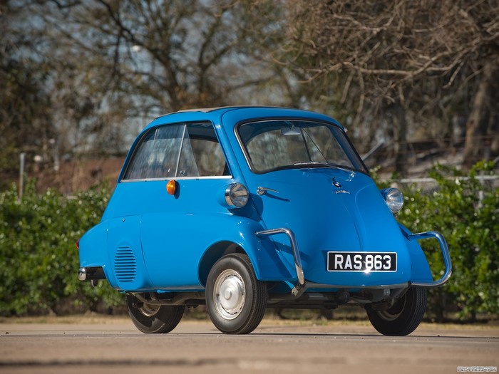Blue BMW Isetta car with license plate RAS 863