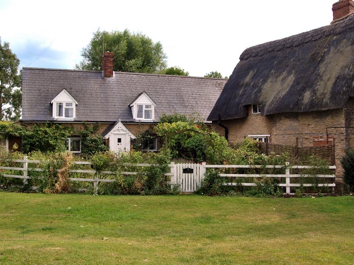 Two cottages with thatched and slate roofs in the UK