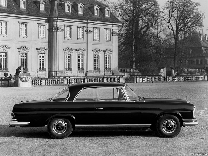 Black Mercedes-Benz Coupe in front of a Palace