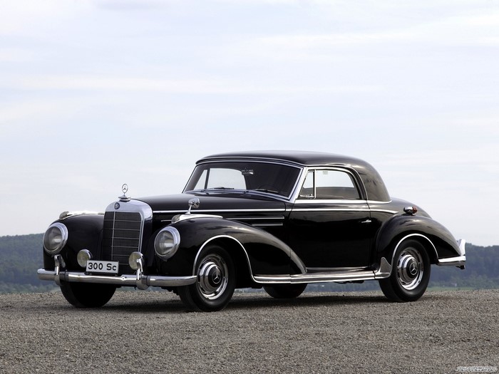 Black Mercedes-Benz 300 Sc Coupe
