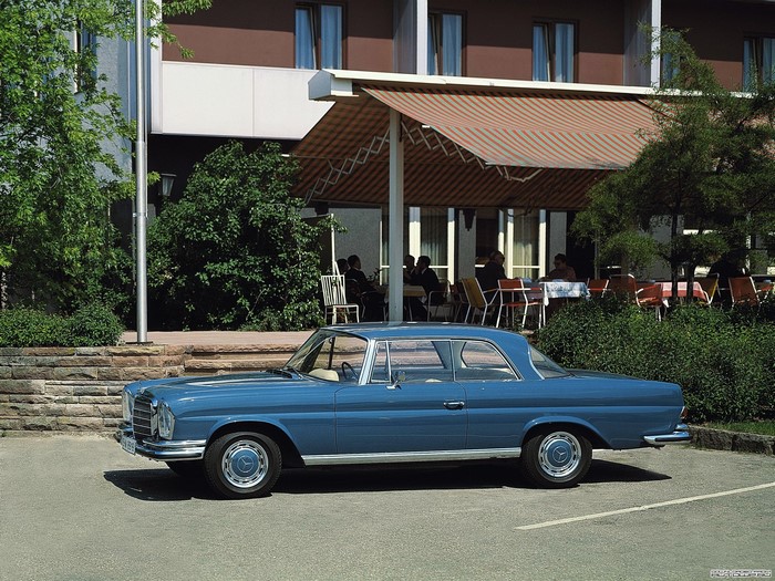 Blue Mercedes-Benz Coupe parked outside a hotel
