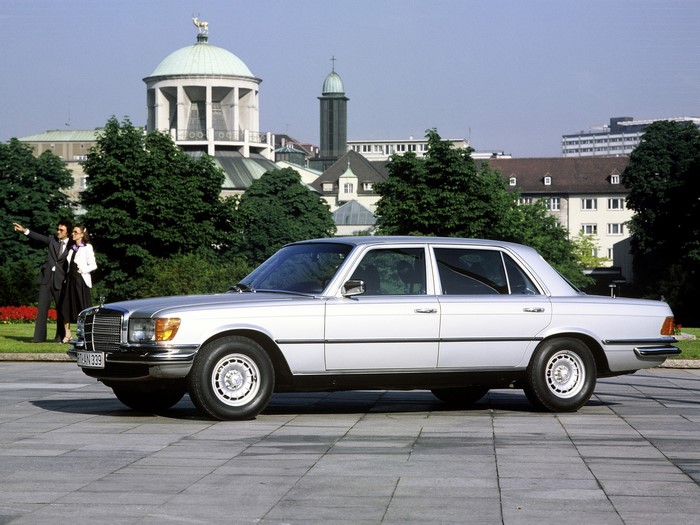 Mercedes-Benz S-Class W116 with a couple