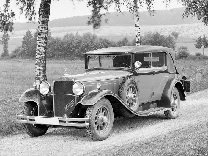 Mercedes-Benz Nürburg vintage car on a dirt road