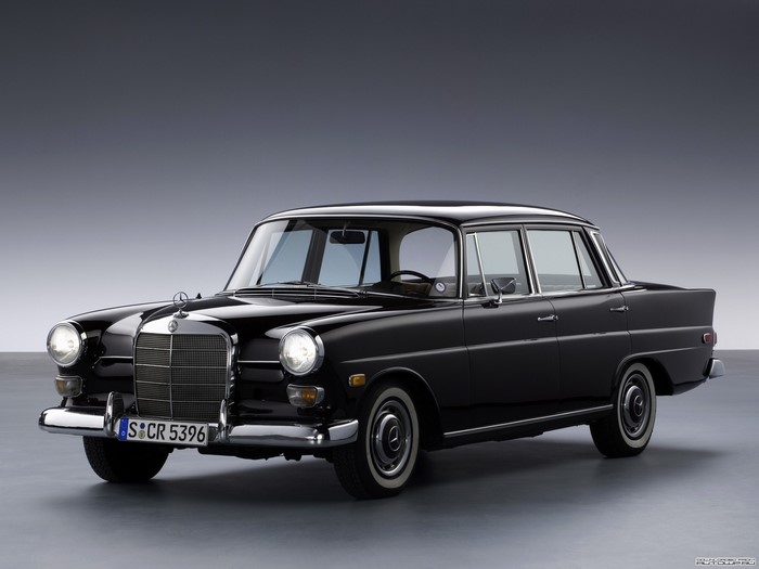 Black Mercedes-Benz E-Klasse W110 Sedan