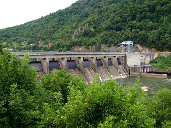 Hydroelectric dam with water flowing through gates
