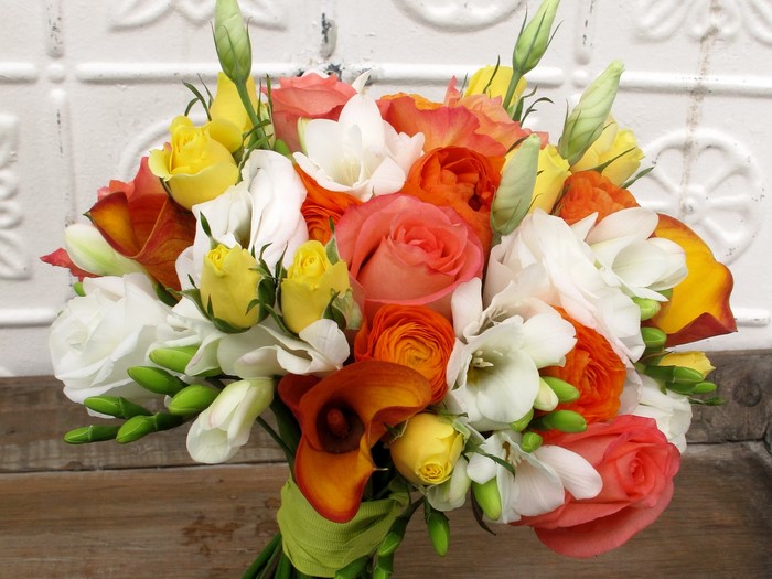 Bouquet of roses, calla lilies, and freesia