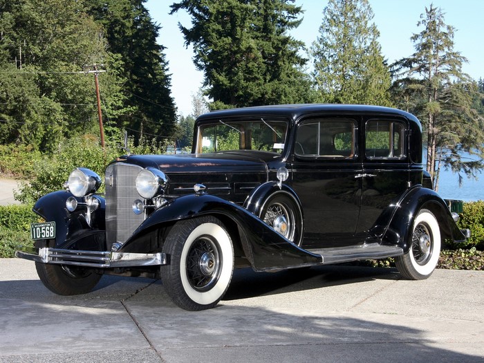 1933 Cadillac V8 355-C Town Sedan by Fleetwood