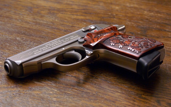 Walther PPK/S 9mm Kurz 380 pistol