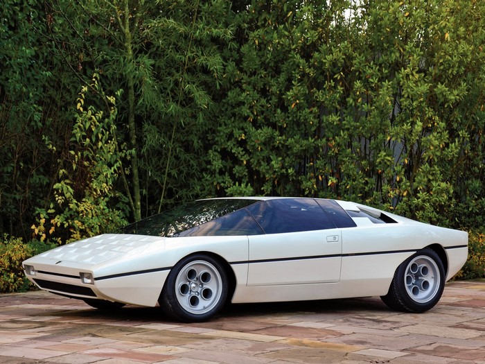 White Lamborghini Countach LP500 concept car