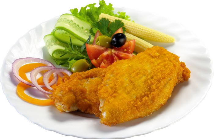 Breaded fish fillets with salad and vegetables