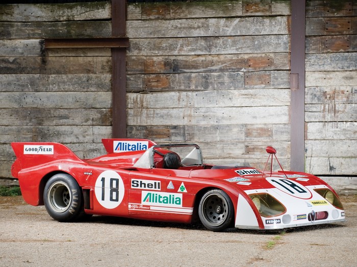 Red Alfa Romeo racing car with number 18