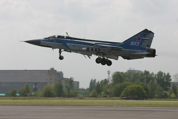 Mikoyan-Gurevich MiG-29 fighter jet landing