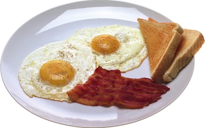 Fried eggs with bacon and toast