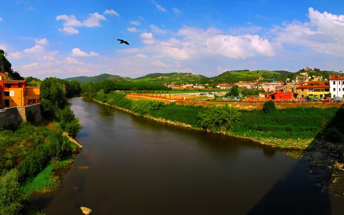 River flowing through a town in Italy