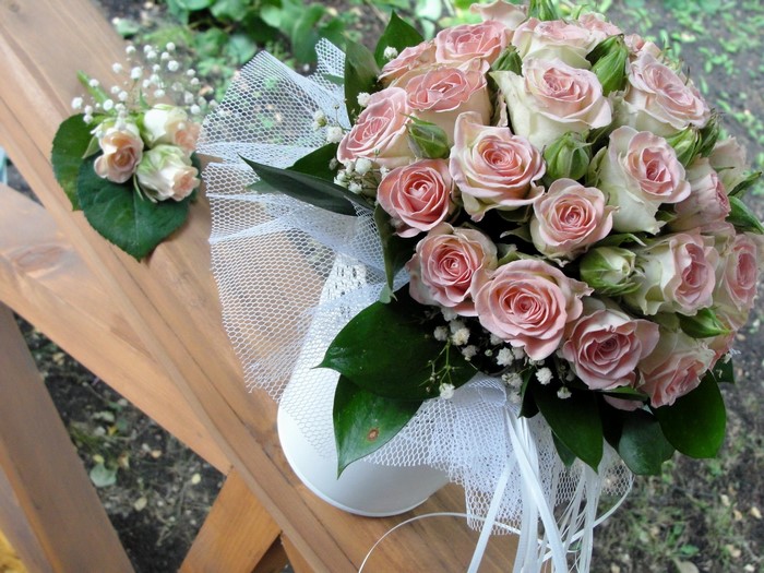 Pink and white roses bouquet and boutonniere