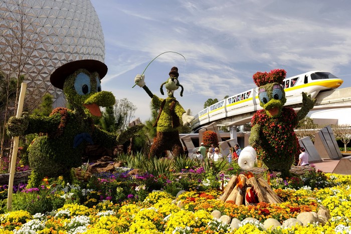 Donald Duck, Goofy, and Daisy Duck topiary at Epcot