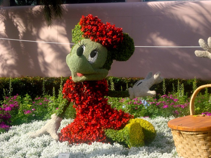 Minnie Mouse topiary in a garden