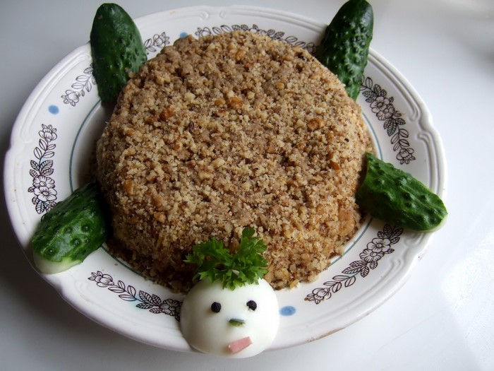 Turtle salad with cucumbers and egg