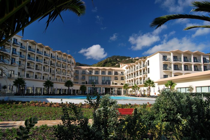 Resort in Portugal with swimming pool and mountain backdrop