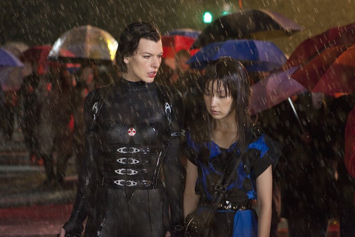 Alice and Ada Wong from Resident Evil: Retribution in the rain