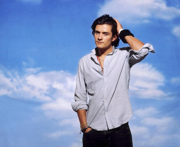 Orlando Bloom posing against a blue sky
