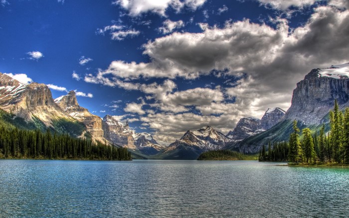 Maligne Lake in Jasper National Park, Canada