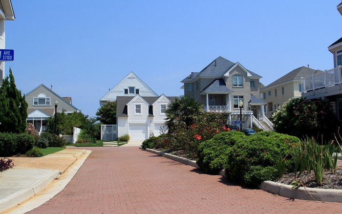Street sign for 3700 Ave in a residential area with houses