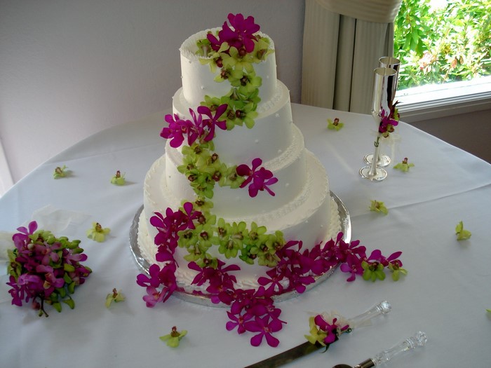 Wedding cake with orchids and champagne glasses