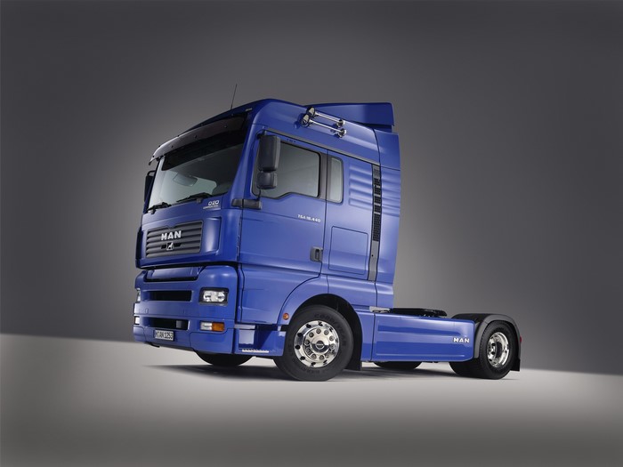 Blue MAN TGA 18.440 Semi-truck