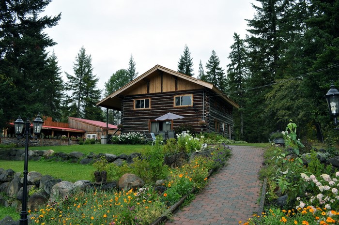 Log cabin in Wells Gray Provincial Park, Canada