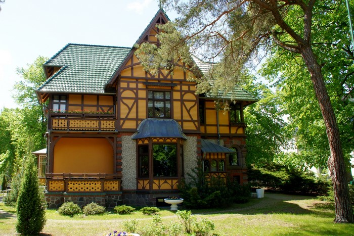 Timber-framed house with green roof in Germany