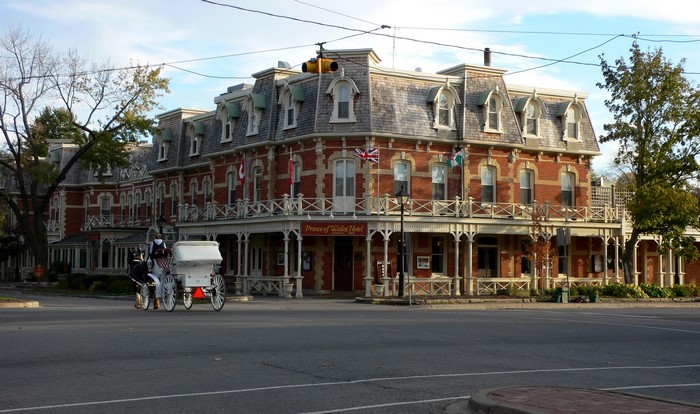 Prince of Wales Hotel Niagara with horse-drawn carriage