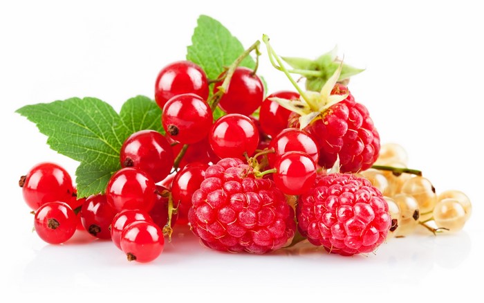 Red and white currants with raspberries