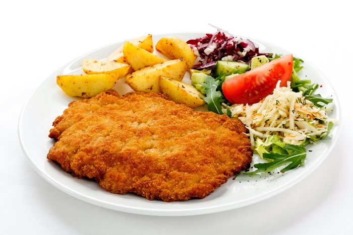 Breaded chicken cutlet with potatoes and salad