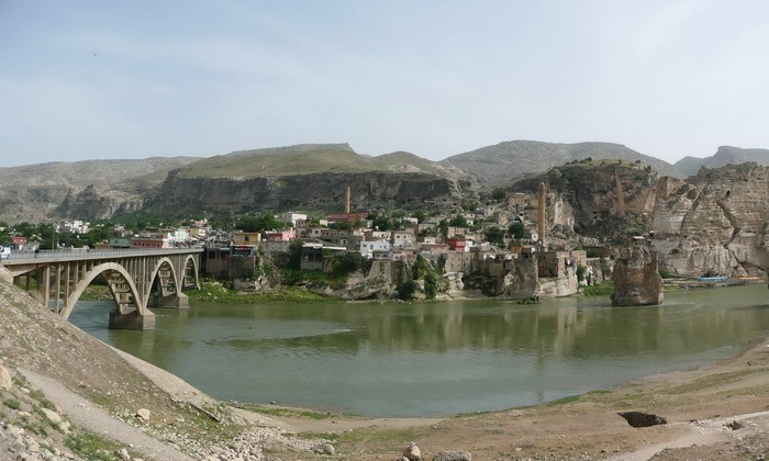 Hasankeyf, Turkey: Bridge over the Tigris River