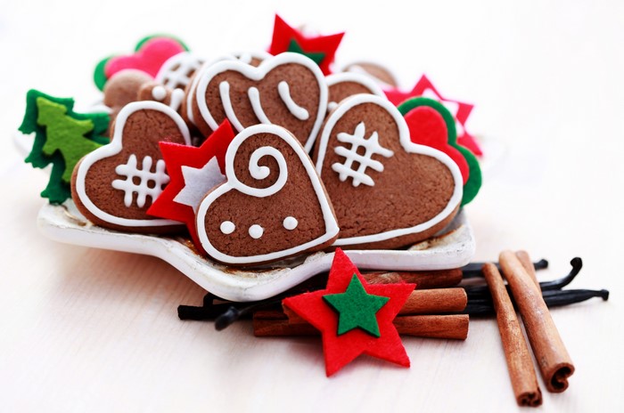 Christmas gingerbread cookies with cinnamon sticks