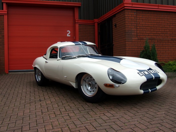 Jaguar E-Type 1961 with racing stripes