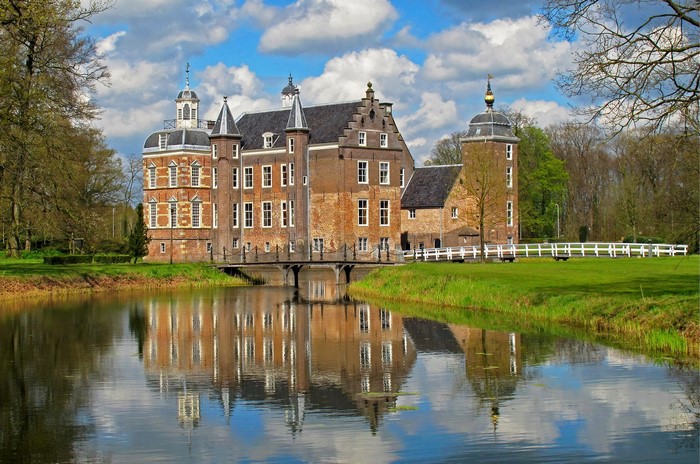 Castle Ruurlo in the Netherlands with moat reflection