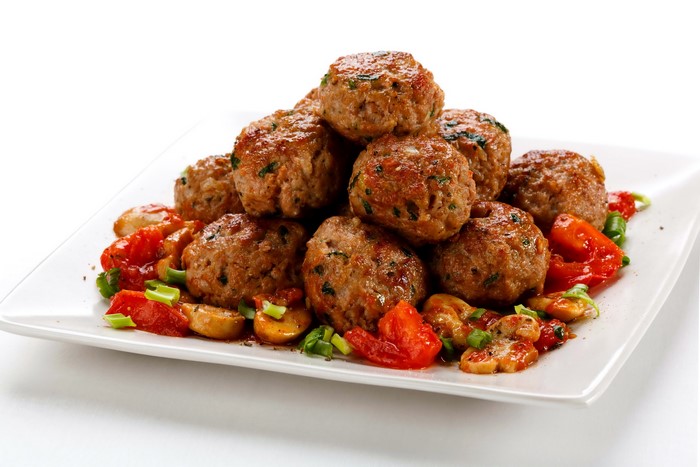 Meatballs with vegetables on a plate
