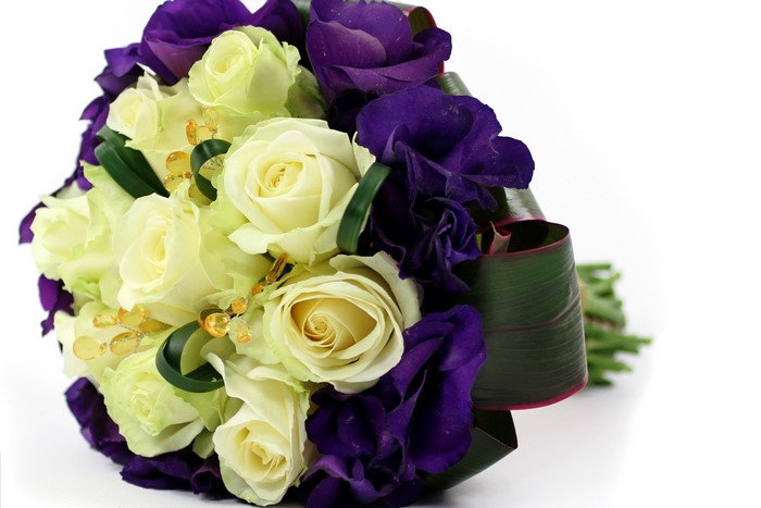 Bouquet of white roses and purple flowers